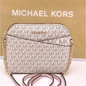 Michael Kors Dome Crossbody
Vanilla Pink